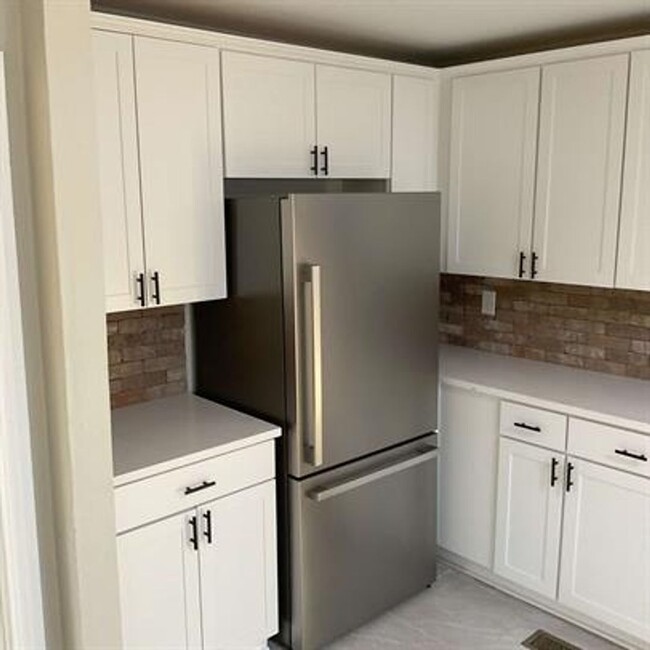 Building Photo - For Rent – 3 Bed, 1 Bath Home in Bristol, ...