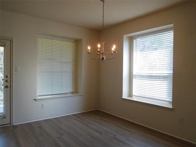 Building Photo - 911 Middle Brook Dr