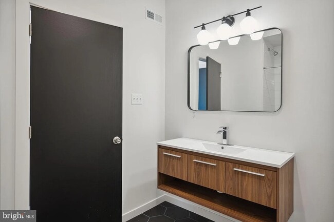 Building Photo - 5608 Florence Ave