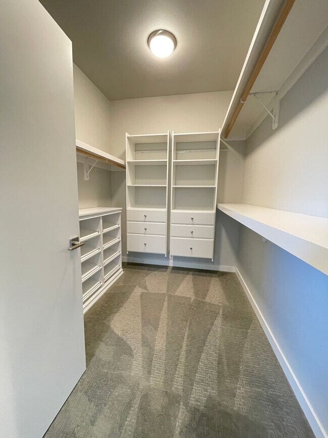 Building Photo - Flexible Living in North Ellensburg
