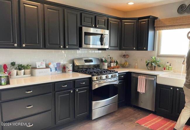 Building Photo - 509 Laurel Ave