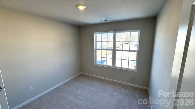 Building Photo - 3307 Crawford Ave