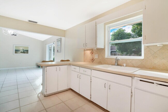 Building Photo - 3736 Coelebs Ave