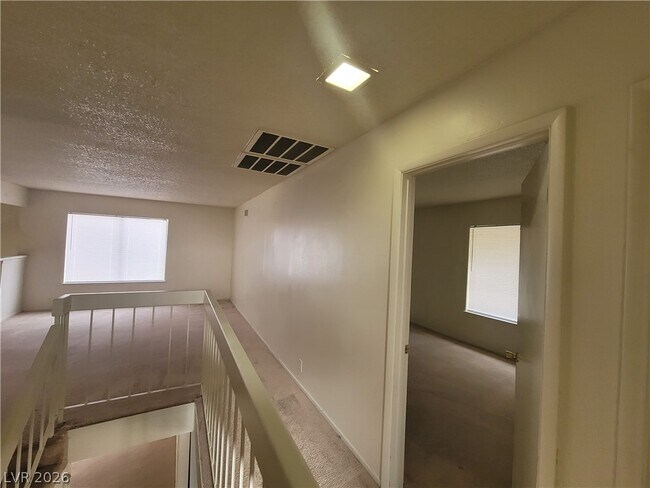 Building Photo - 4760 Woodridge Rd