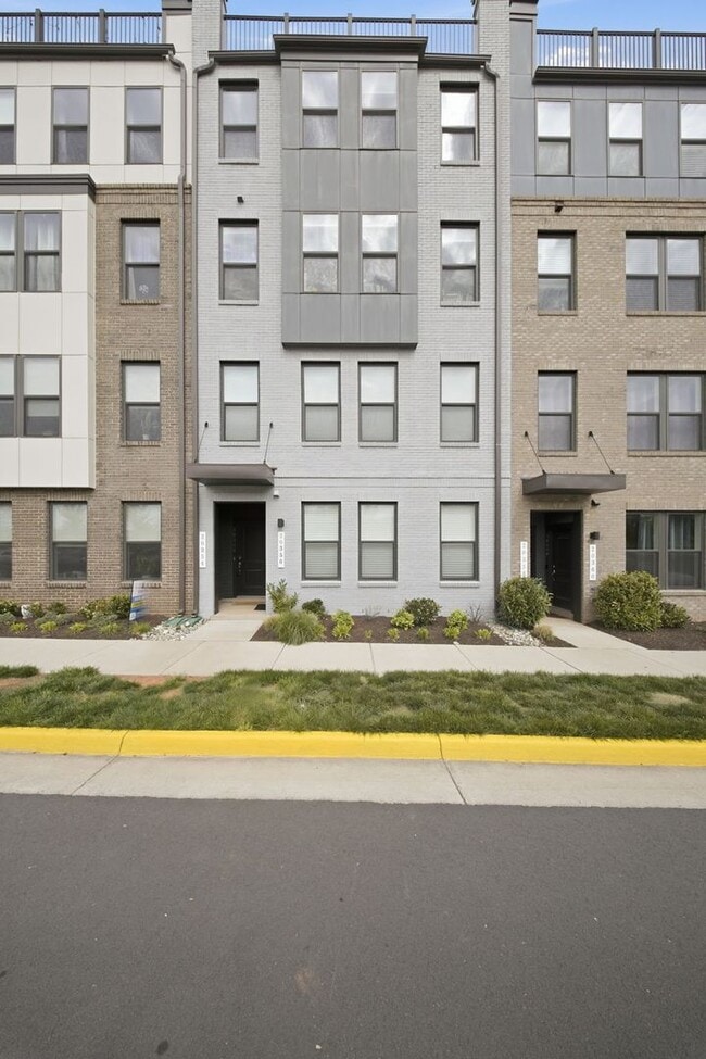 Building Photo - Perfectly positioned near the vibrant shopping and dining destination of One Loudoun, this reside...