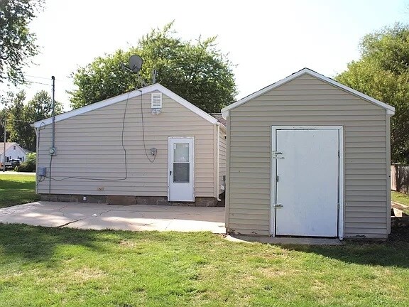 Building Photo - 208 6th St