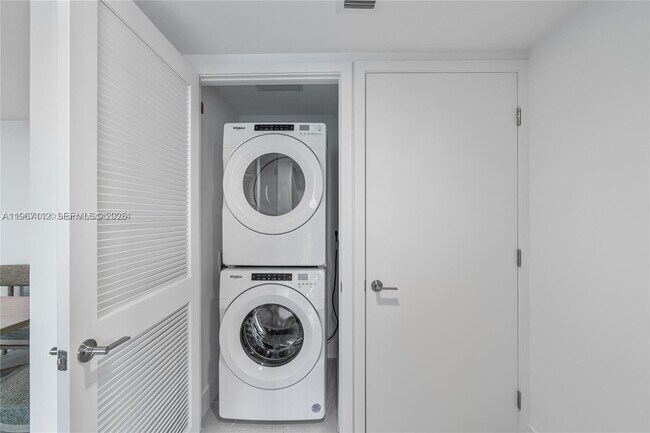 Building Photo - 159 NE 6th St