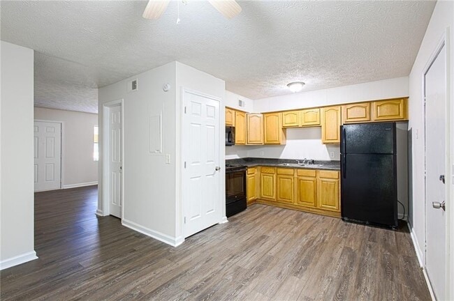 Building Photo - 5740 Old Gordon Rd