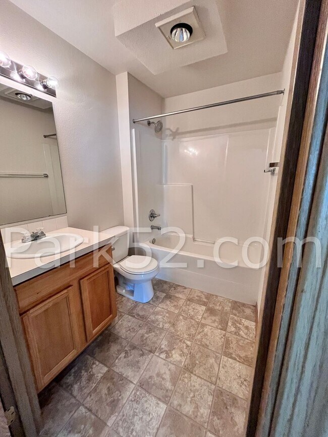 Building Photo - 2 Bedroom 2 Bathroom Ground Floor Condo