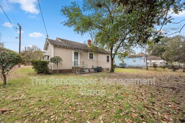 Building Photo - 2144 Banyan St