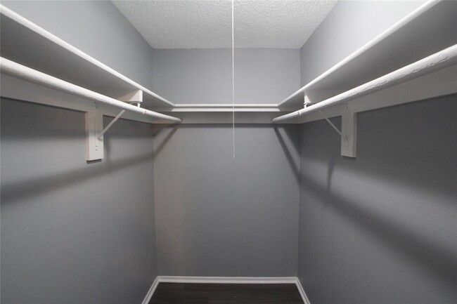 Building Photo - 5423 Farley Dr