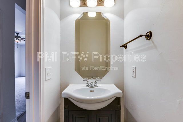 Building Photo - 6721 Hayling Way