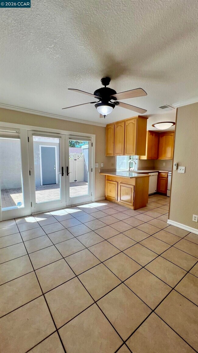 Building Photo - 2828 Royal Ann Ln