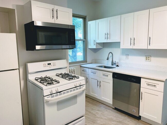 Building Photo - 5542 Fair Oaks St