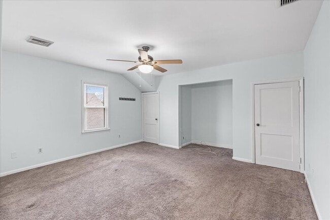 Building Photo - 127 E Pine St