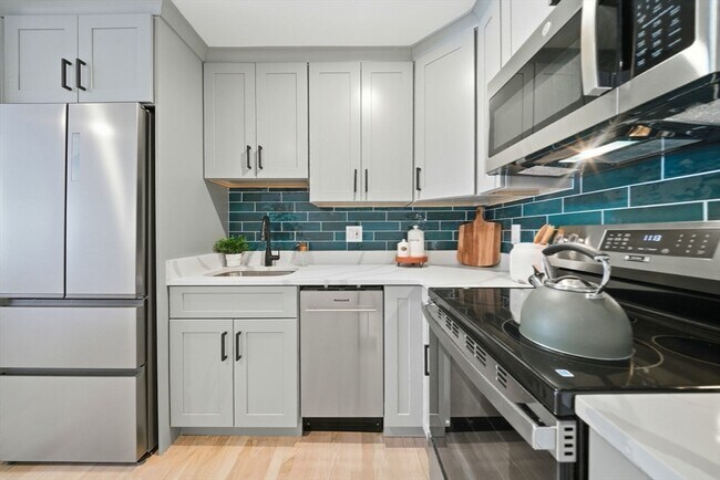 Building Photo - 20 Radcliffe Rd