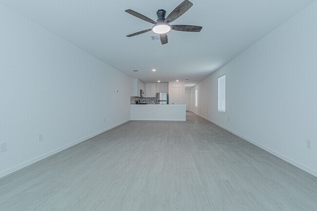 Building Photo - MOVE IN READY 4 BD | 2 BA | 2 CAR GARAGE B...