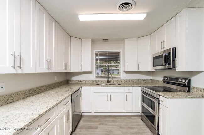 Building Photo - 1710 Jordan Dr