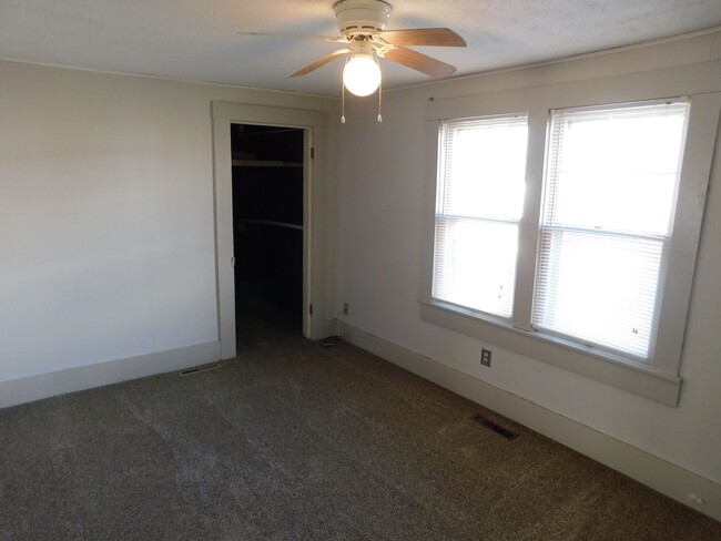 Building Photo - Quaint 3 bedroom/1 bath House in Augusta, KS!