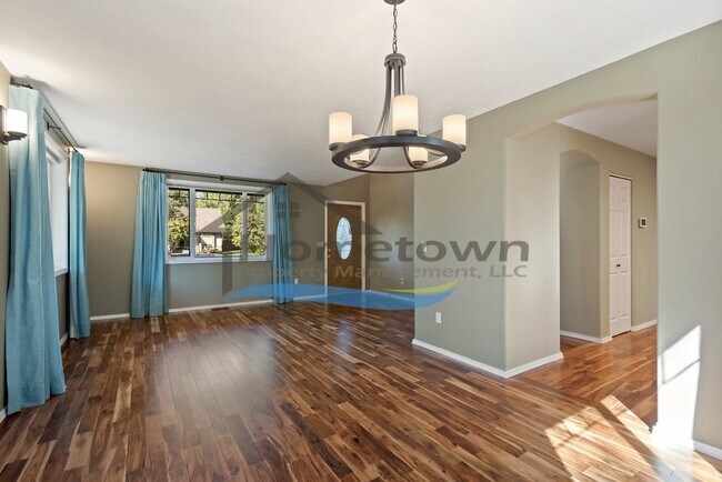 Building Photo - Beautiful Craftsman Home with Amazing Back...