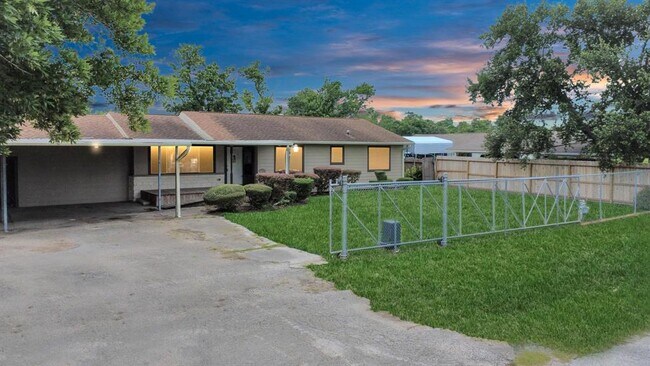 Primary Photo - 6410 Storey Dr