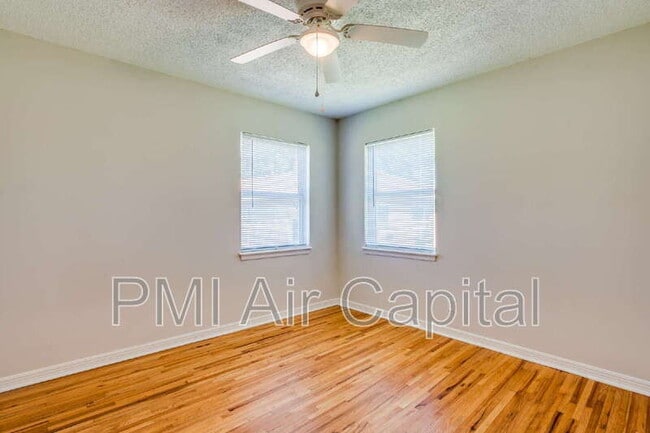 Building Photo - 6417 E Cottonwood Ln