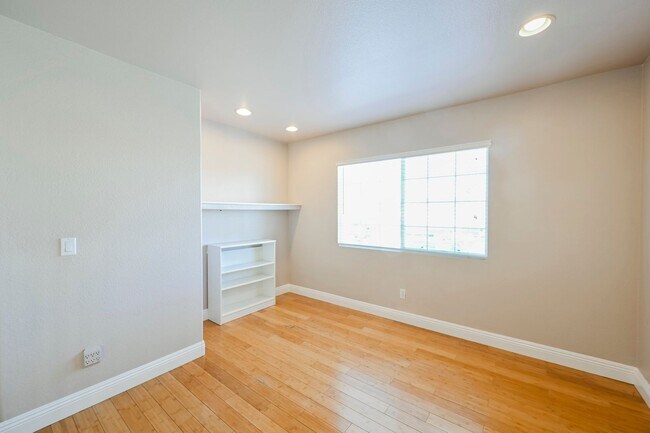 Building Photo - Beautiful Home in a Gated Community