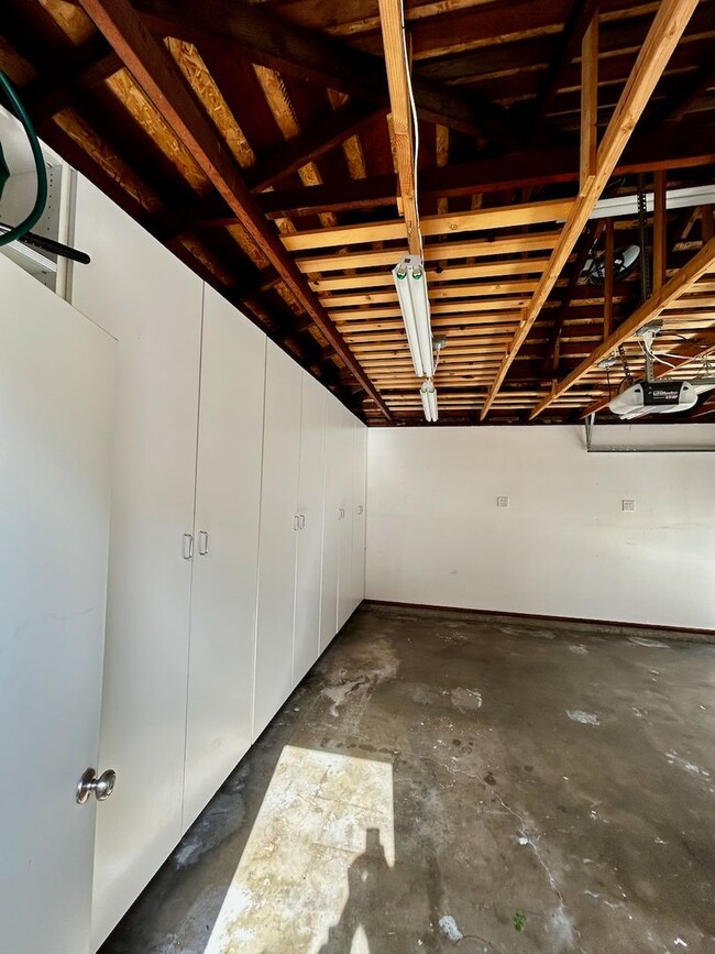 Building Photo - A home that has all the best of California Living!