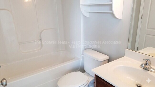 Building Photo - 6017 Friendship Ln