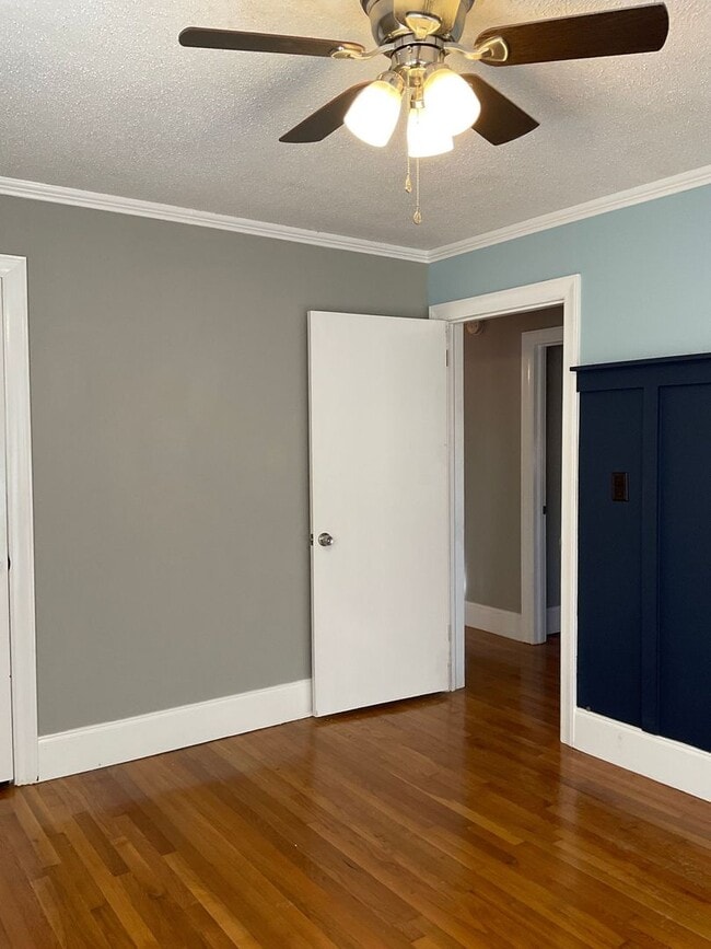 Building Photo - The Perfect 4 Bedroom!!!!