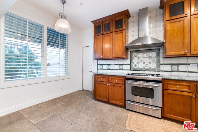 Building Photo - 125 S Elm Dr