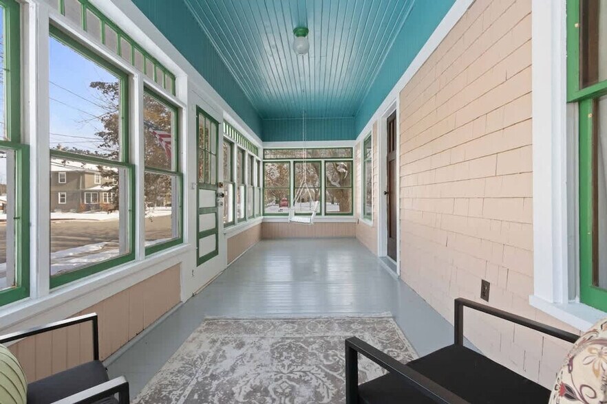 Building Photo - 100 W 1st St