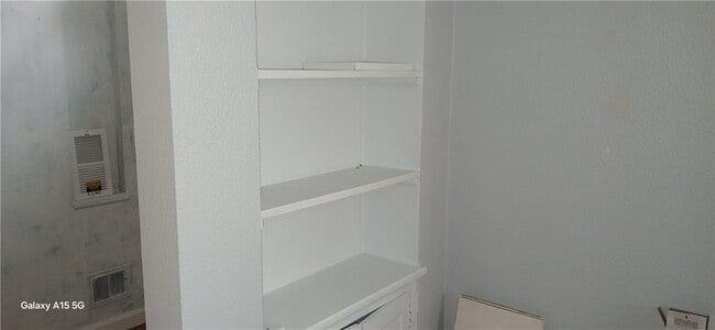 Building Photo - 183 Thorncliffe Dr