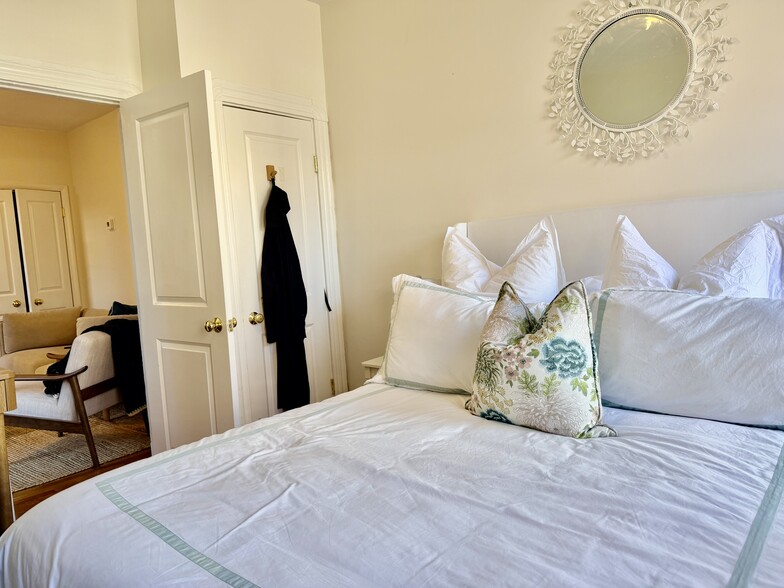 Building Photo - 17 Irving St