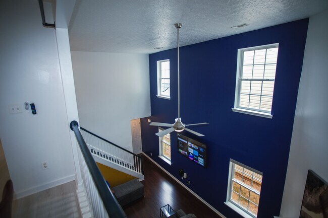 Building Photo - 665 Lakeside Cir