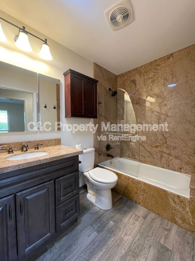 Building Photo - 211 Hacienda Carmel