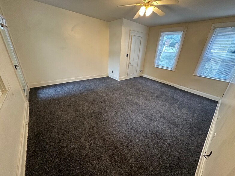 Building Photo - 10 W Hollister St