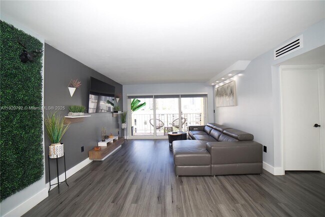 Building Photo - 200 178th Dr