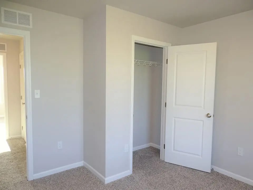 Building Photo - 10 Cobblestone Ct