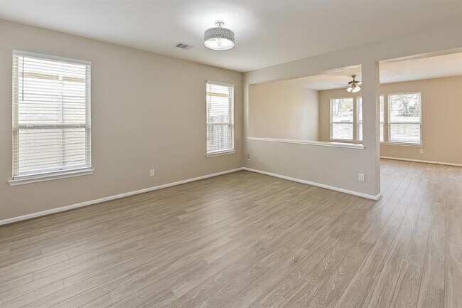 Building Photo - 14350 Persimmon Woods Dr