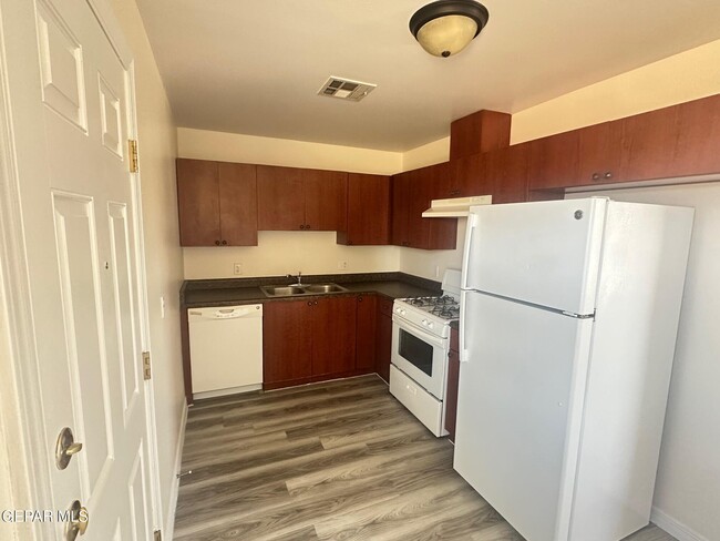 Building Photo - 5208 Blue Ridge Dr