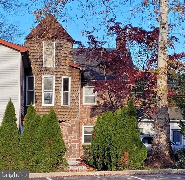 Building Photo - 1620 W Main St