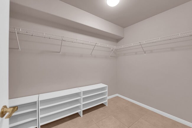 Building Photo - Don't miss out on this super cute 2-bedroo...