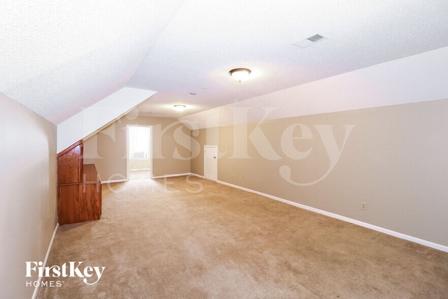 Building Photo - 8093 Cinders Rd