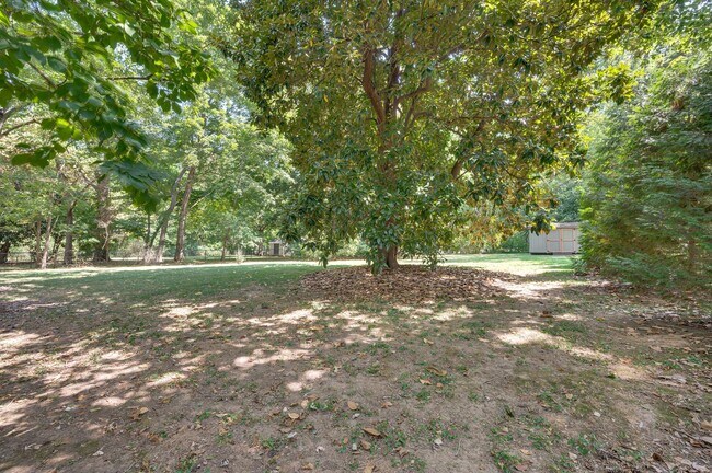 Building Photo - 5040 Stillwood Dr