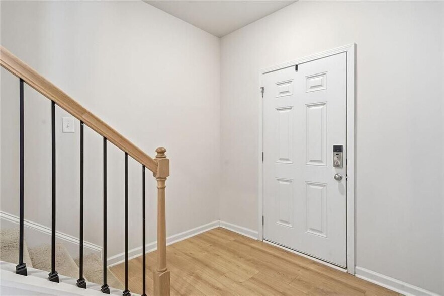 Building Photo - 196 Summit Pointe Dr