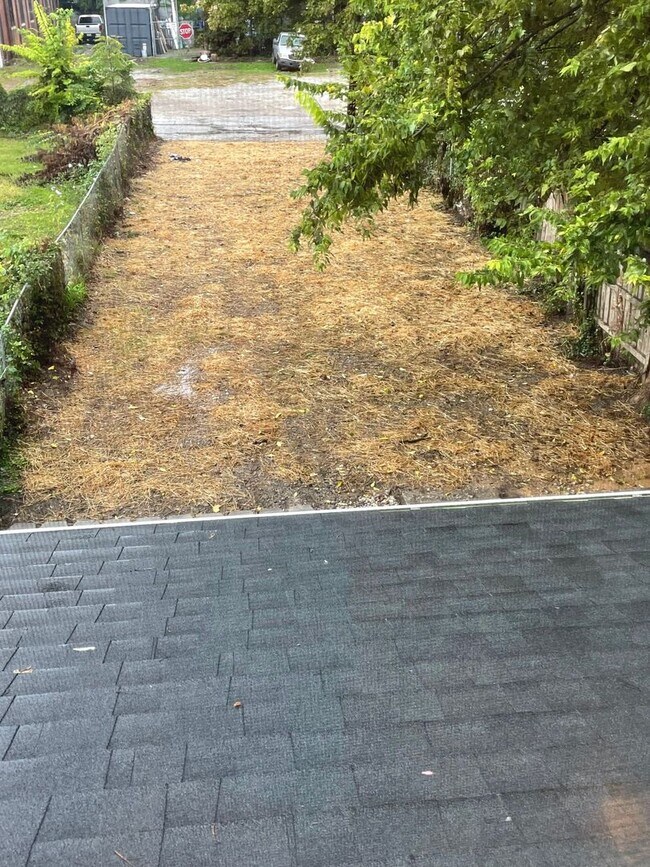 Building Photo - Beautifully  Renovated 2 bed 2 bath Home in Shelby Park!