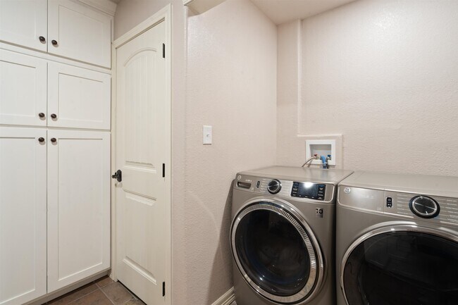 Building Photo - 115 Gyna Dr