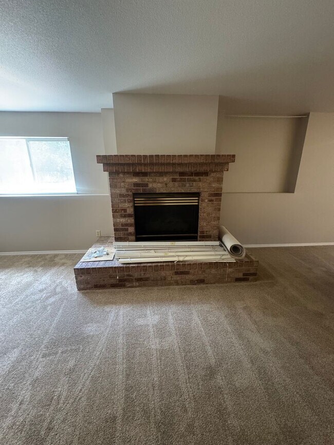Building Photo - Updated Home in Peregrine