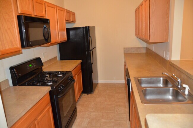 Building Photo - 474 Village Dr